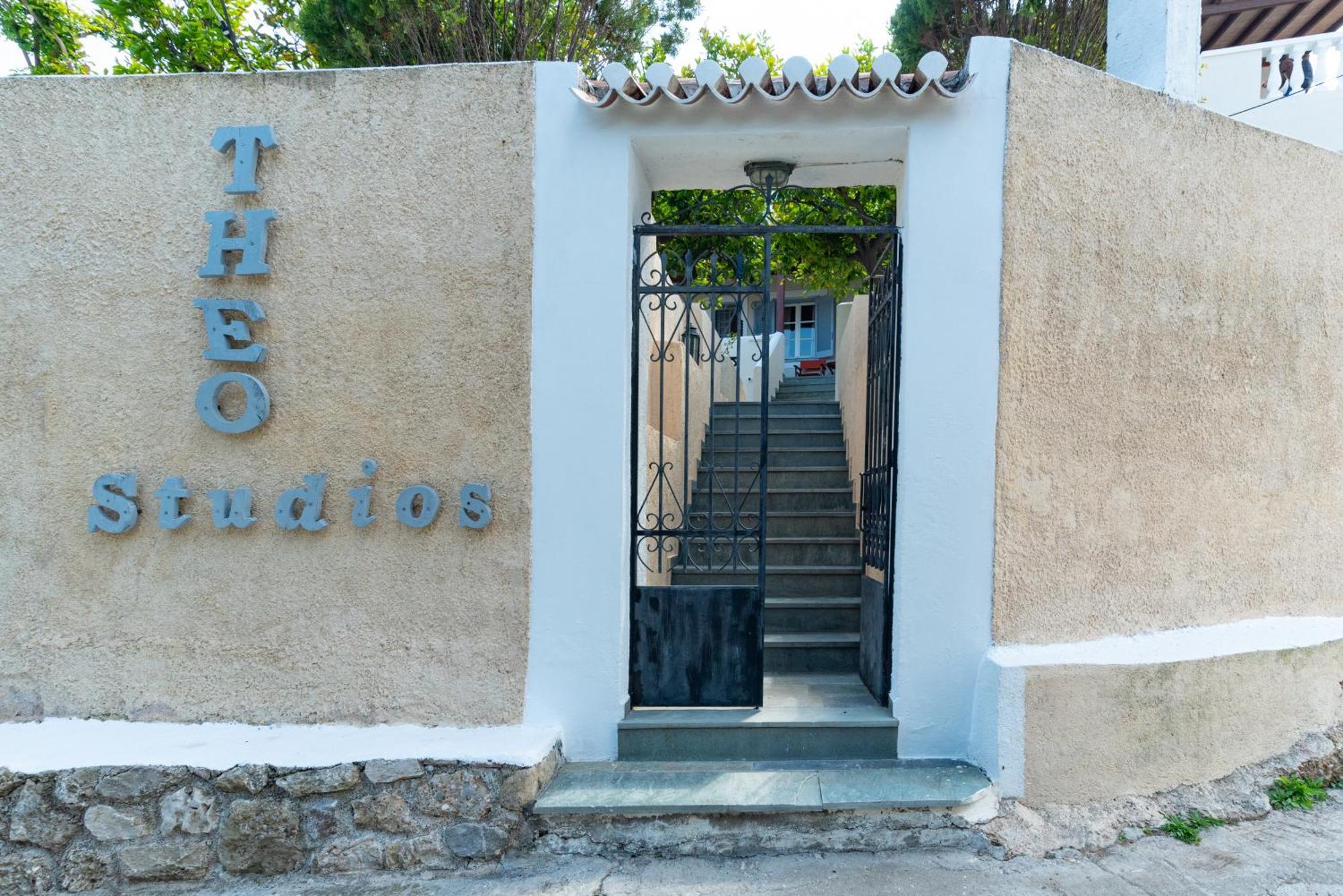 Theo Studios & Apartments سبيتسيس المظهر الخارجي الصورة