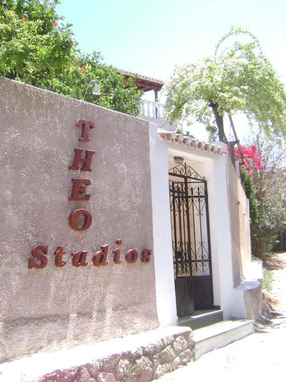 Theo Studios & Apartments سبيتسيس المظهر الخارجي الصورة