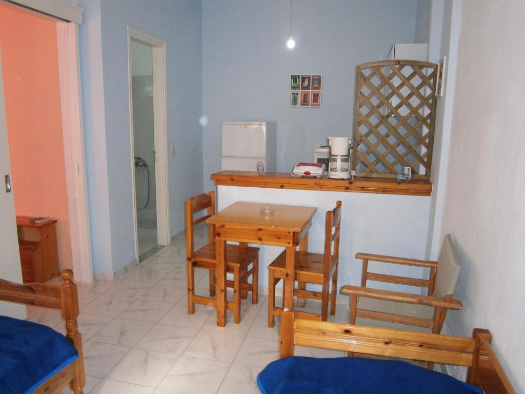 Theo Studios & Apartments سبيتسيس الغرفة الصورة