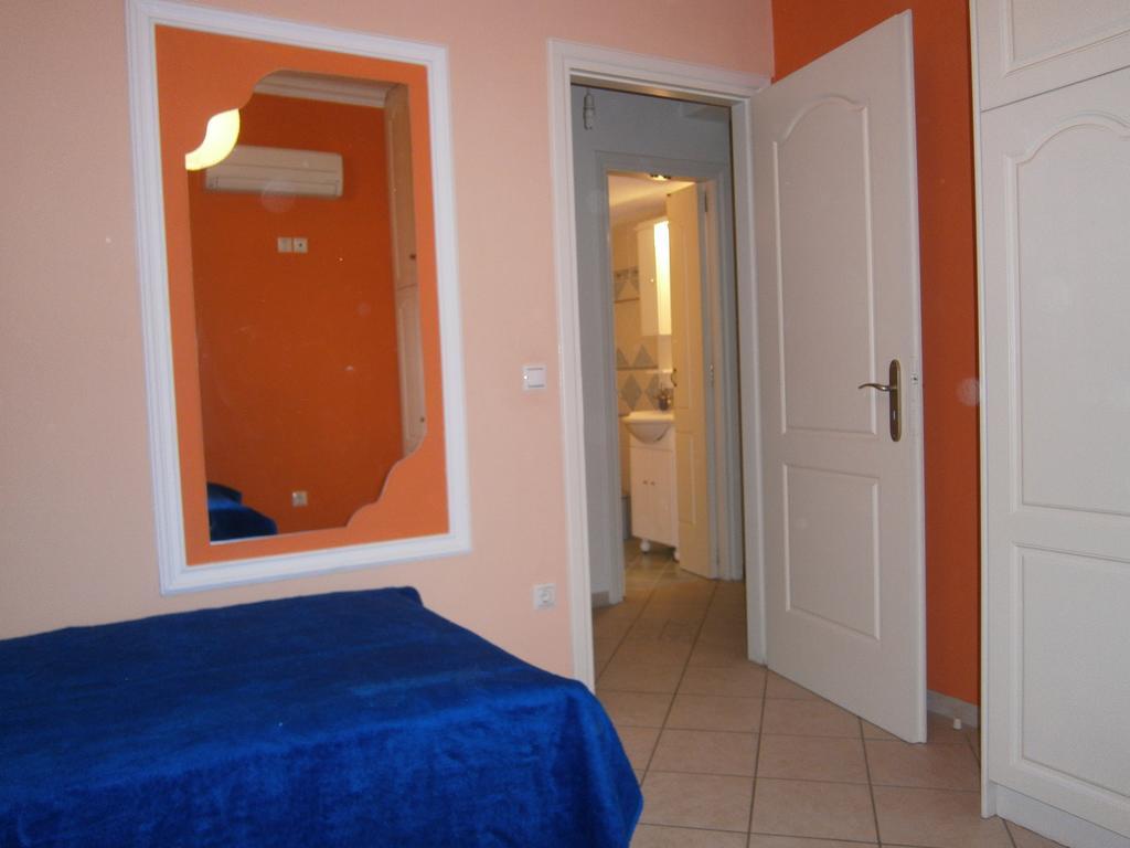 Theo Studios & Apartments سبيتسيس الغرفة الصورة