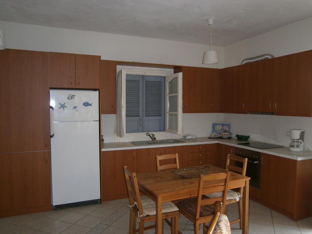 Theo Studios & Apartments سبيتسيس الغرفة الصورة