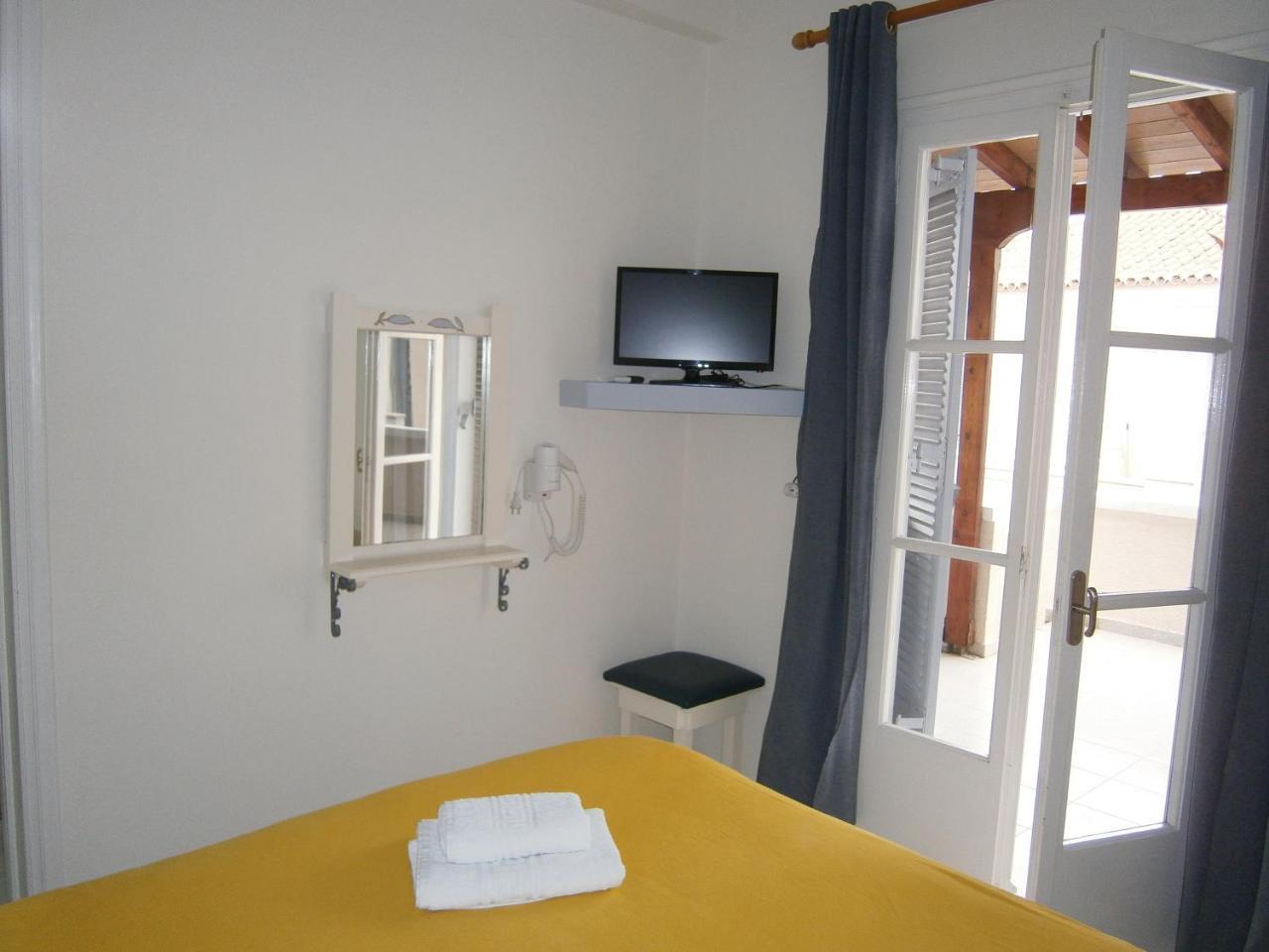 Theo Studios & Apartments سبيتسيس المظهر الخارجي الصورة